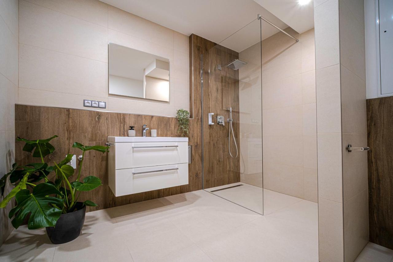 Grunt Apartments มลาดาโบเลสลัฟ ภายนอก รูปภาพ