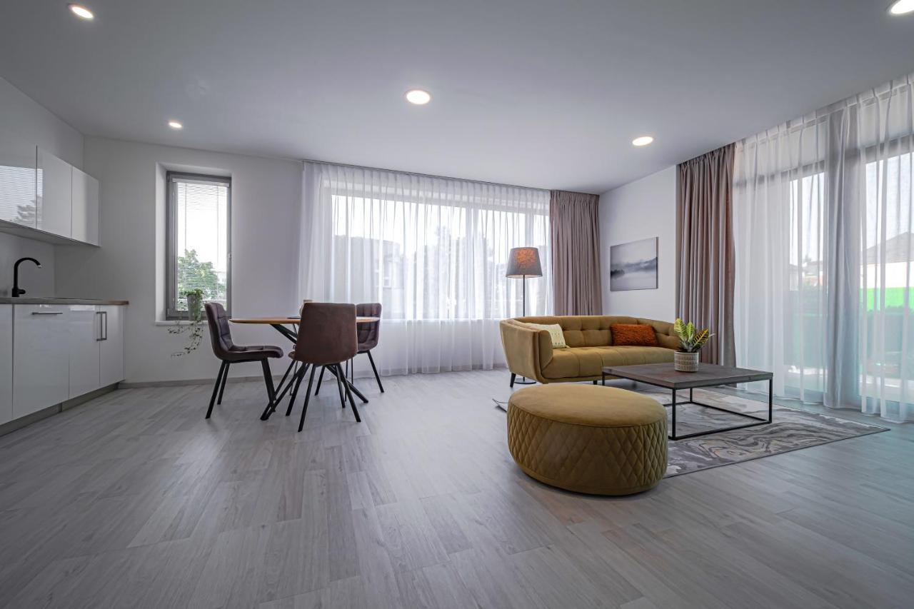 Grunt Apartments มลาดาโบเลสลัฟ ภายนอก รูปภาพ