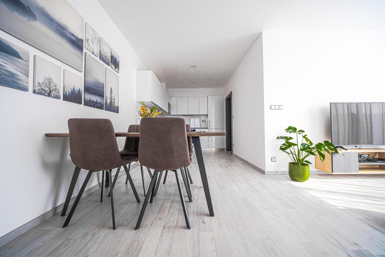 Grunt Apartments มลาดาโบเลสลัฟ ภายนอก รูปภาพ