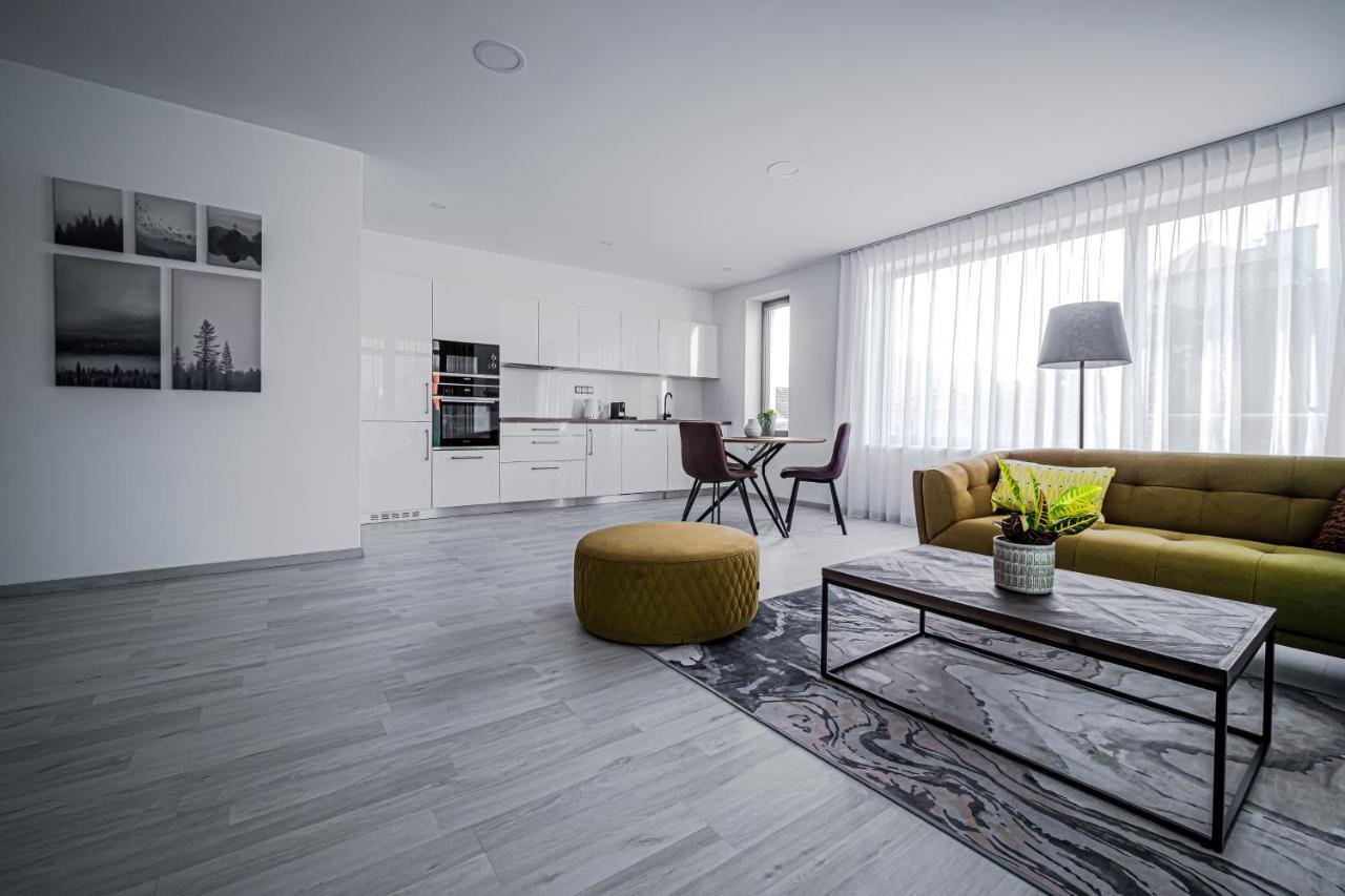 Grunt Apartments มลาดาโบเลสลัฟ ภายนอก รูปภาพ