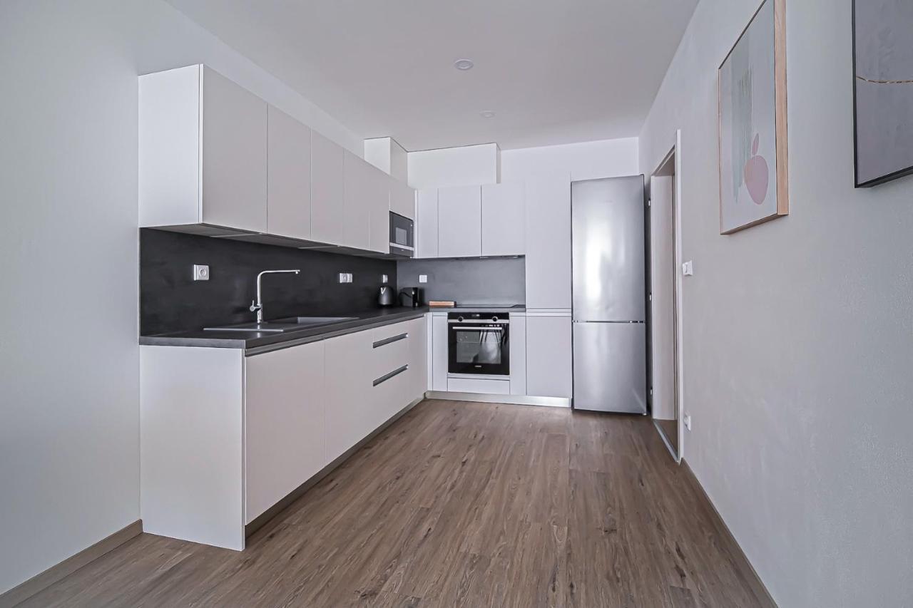 Grunt Apartments มลาดาโบเลสลัฟ ภายนอก รูปภาพ