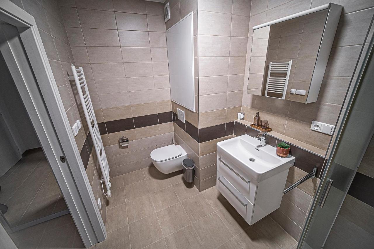 Grunt Apartments มลาดาโบเลสลัฟ ภายนอก รูปภาพ